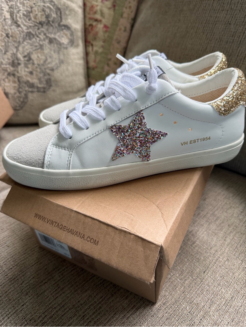 VINTAGE HAVANA Grande Women’s Fashion Sneakers White/Grey/Multi - Size 9